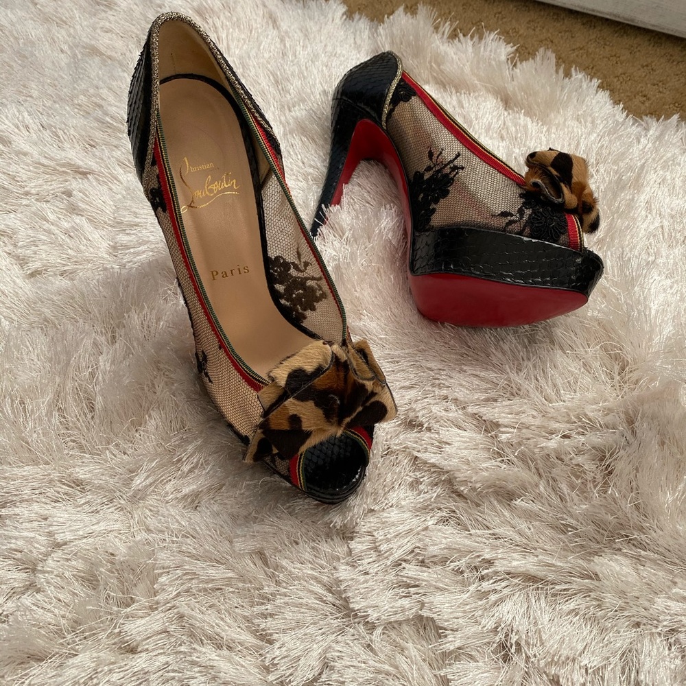 NWT Christian Louboytin platform heel